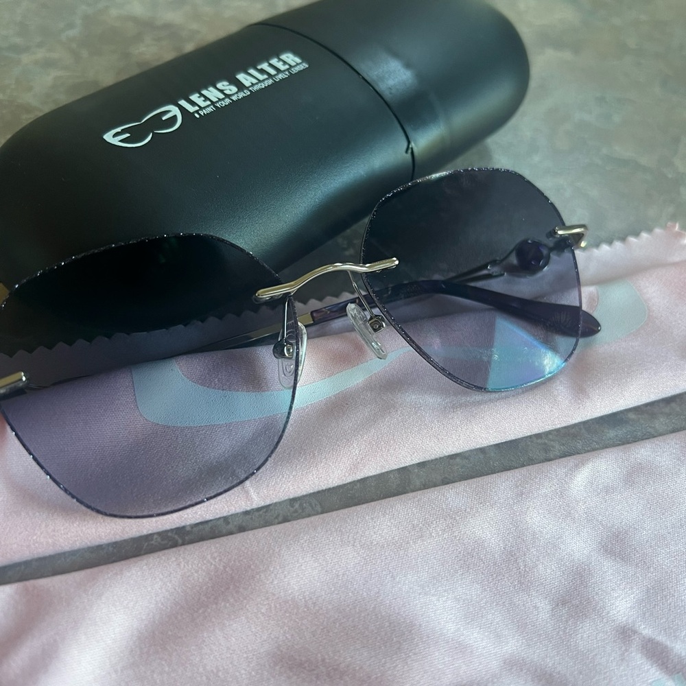 Like New Women’s Glitter Rim Subglasses